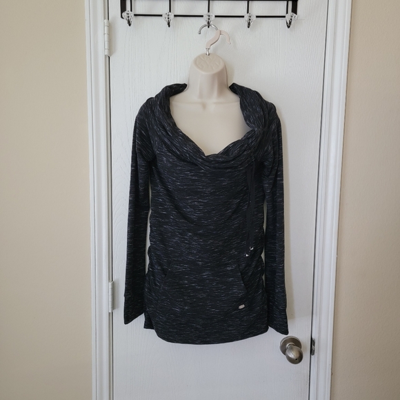 Guess Amera off the shoulder Sweater - Picture 3 of 12
